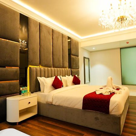 Hotel Adsan Heights Gajraula エクステリア 写真