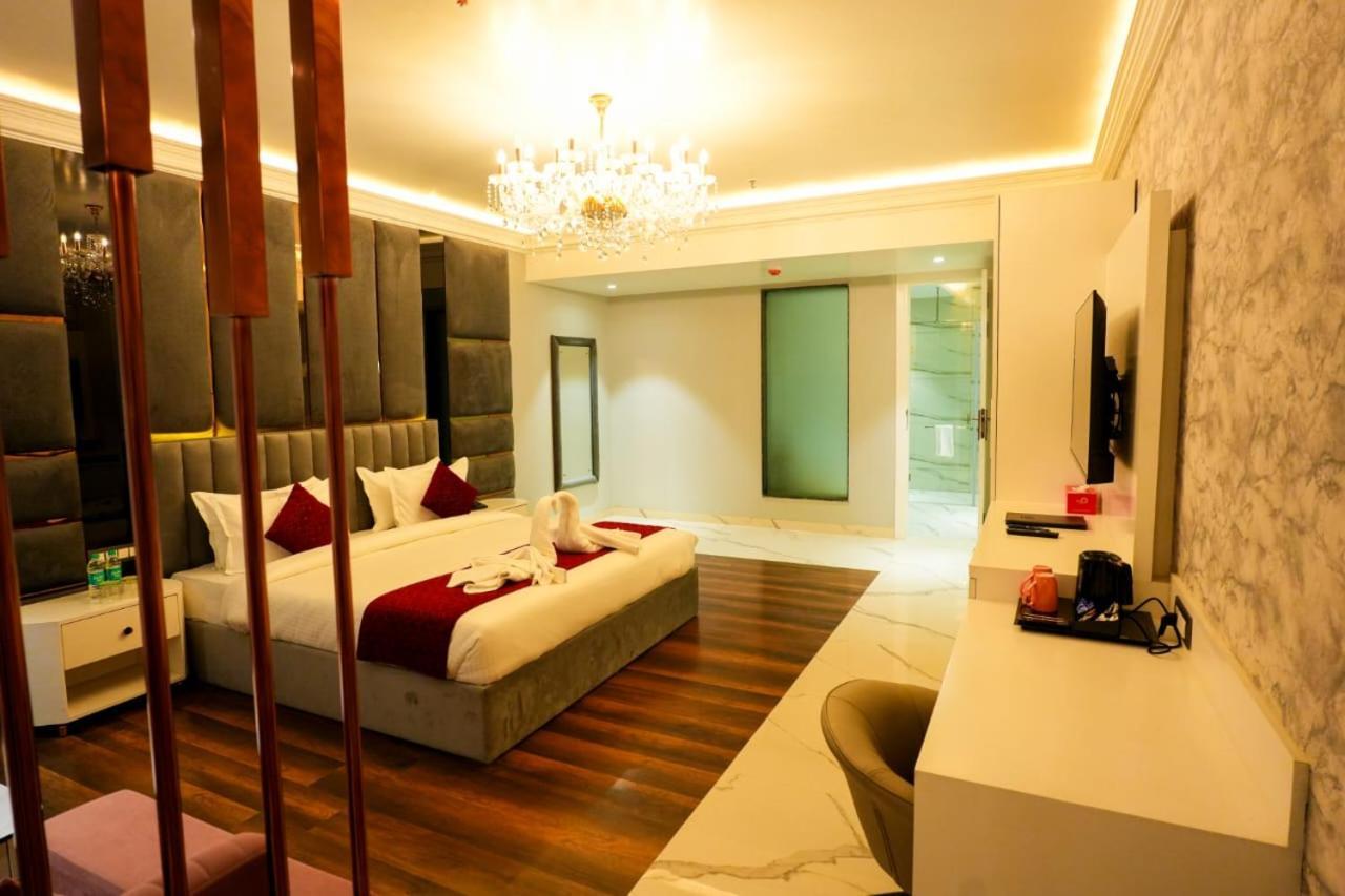 Hotel Adsan Heights Gajraula エクステリア 写真