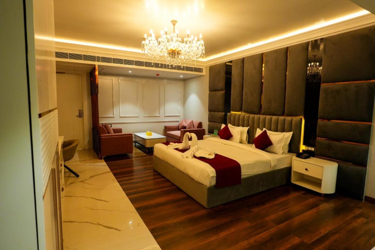 Hotel Adsan Heights Gajraula エクステリア 写真