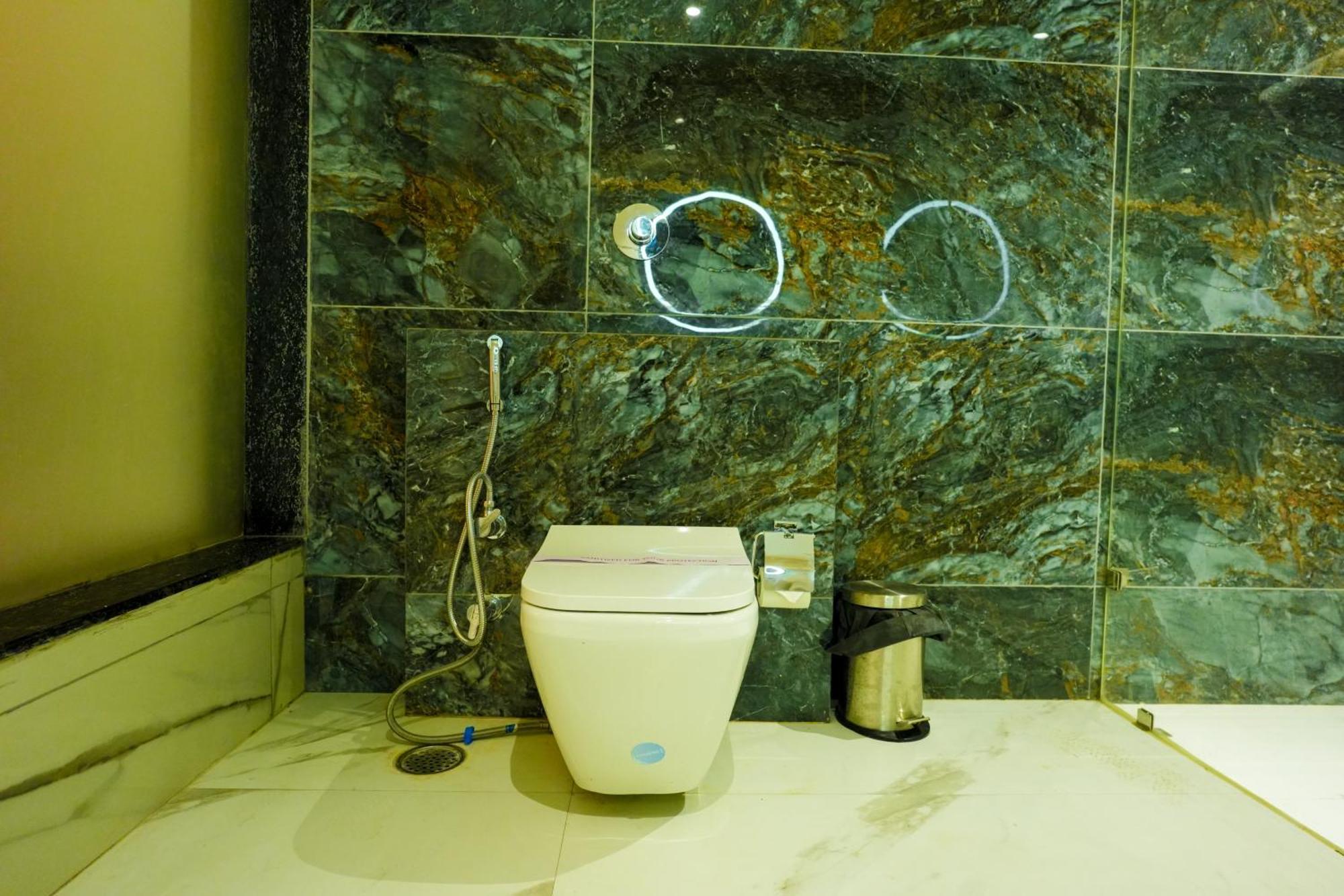 Hotel Adsan Heights Gajraula エクステリア 写真