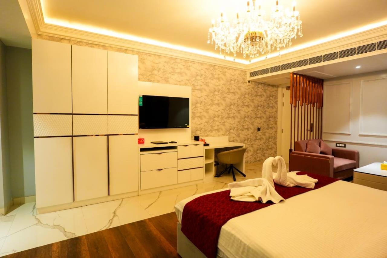 Hotel Adsan Heights Gajraula エクステリア 写真