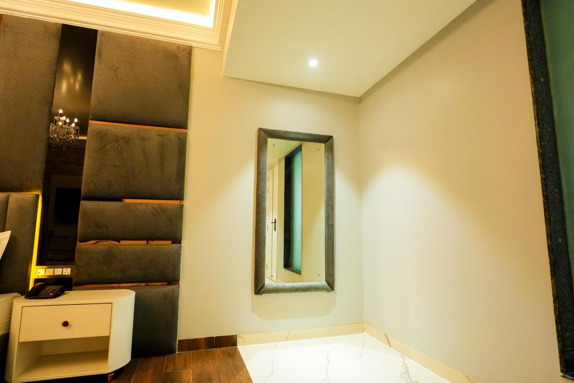 Hotel Adsan Heights Gajraula エクステリア 写真