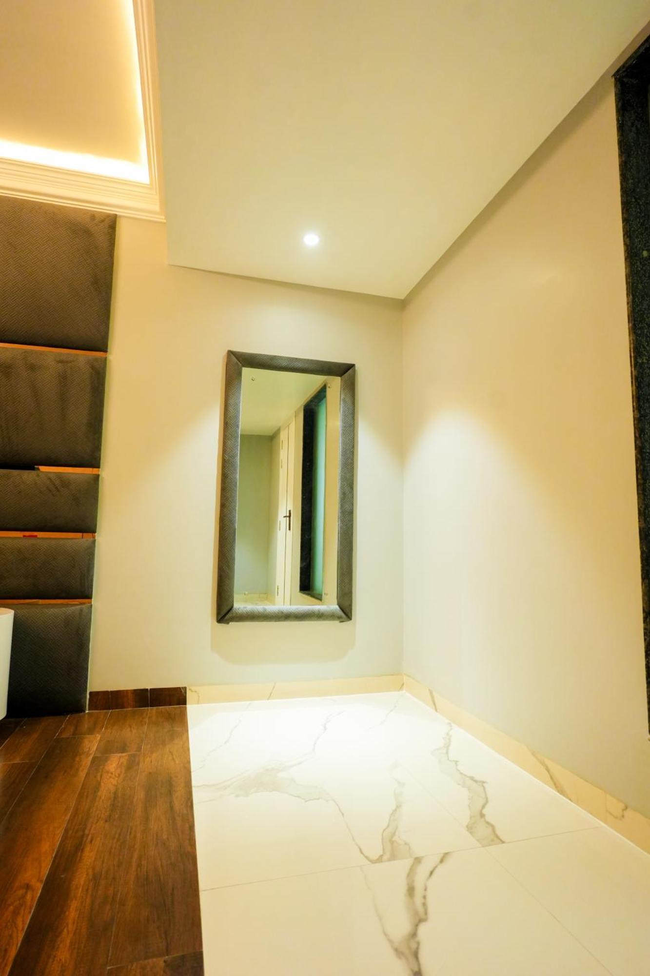 Hotel Adsan Heights Gajraula エクステリア 写真