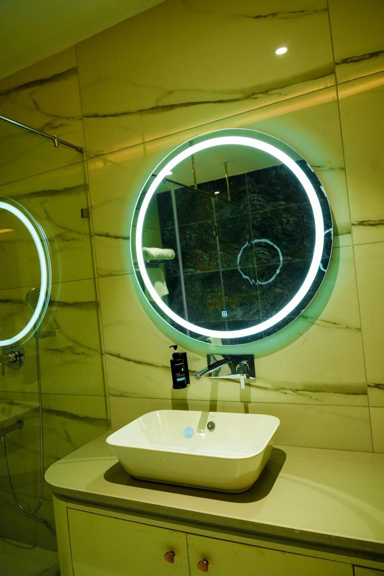 Hotel Adsan Heights Gajraula エクステリア 写真