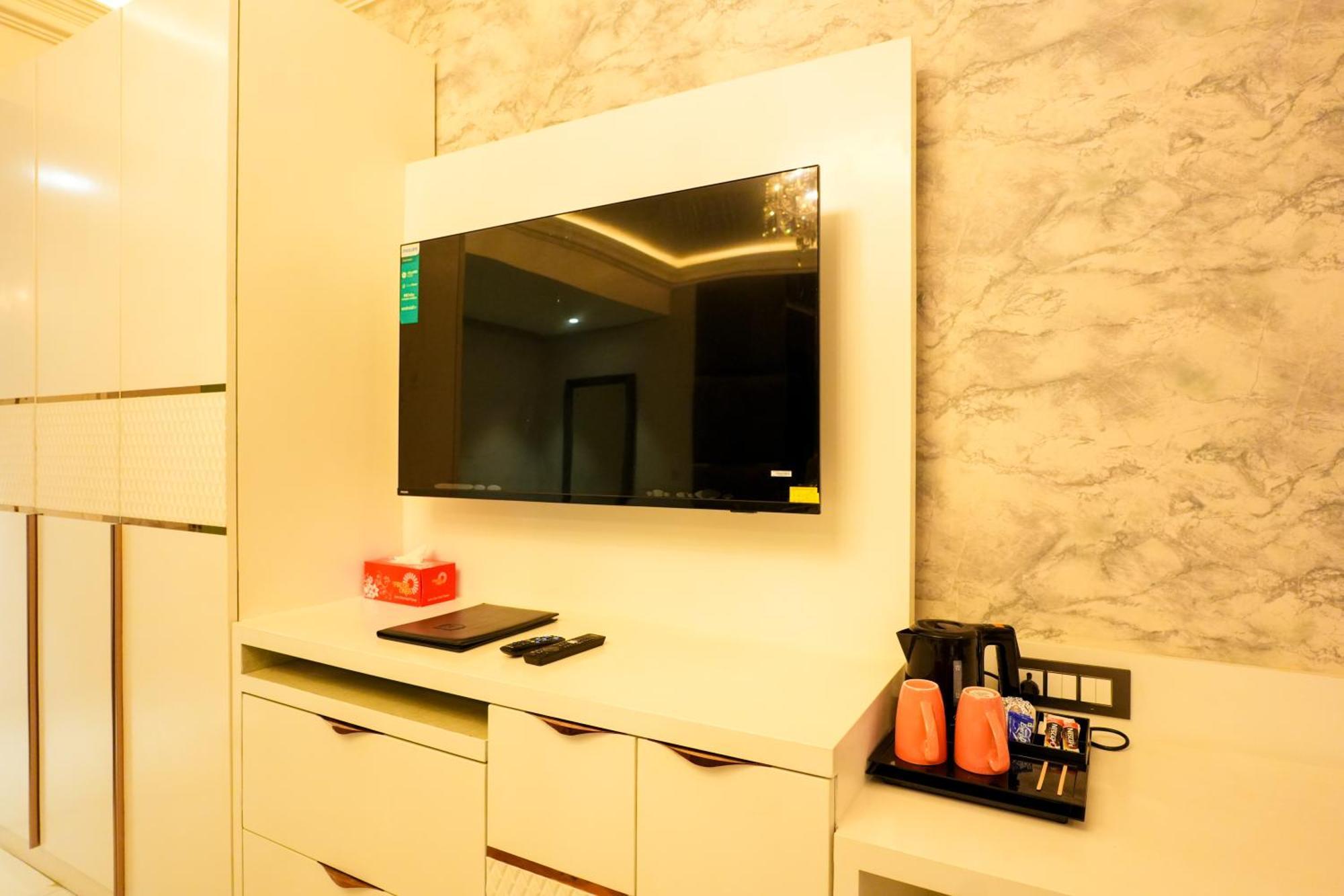 Hotel Adsan Heights Gajraula エクステリア 写真