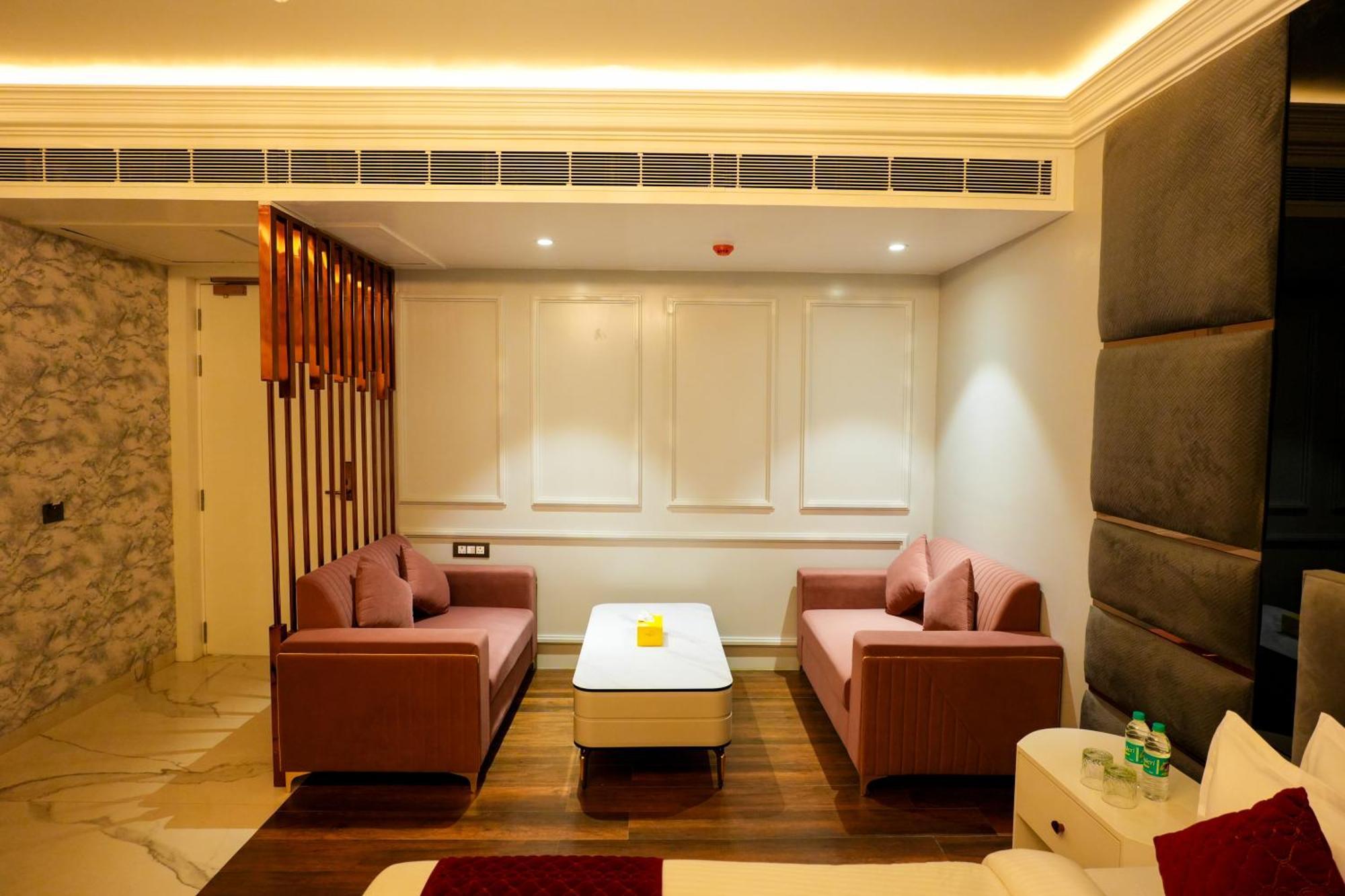 Hotel Adsan Heights Gajraula エクステリア 写真