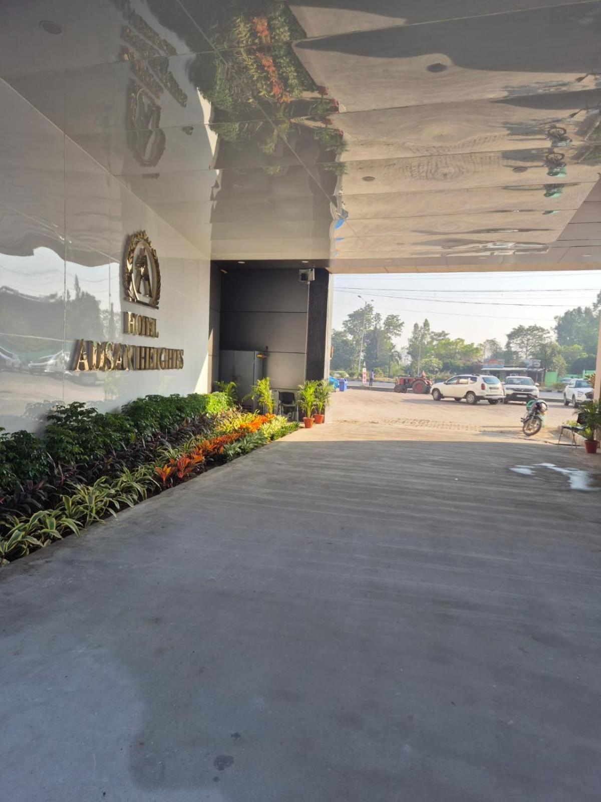 Hotel Adsan Heights Gajraula エクステリア 写真