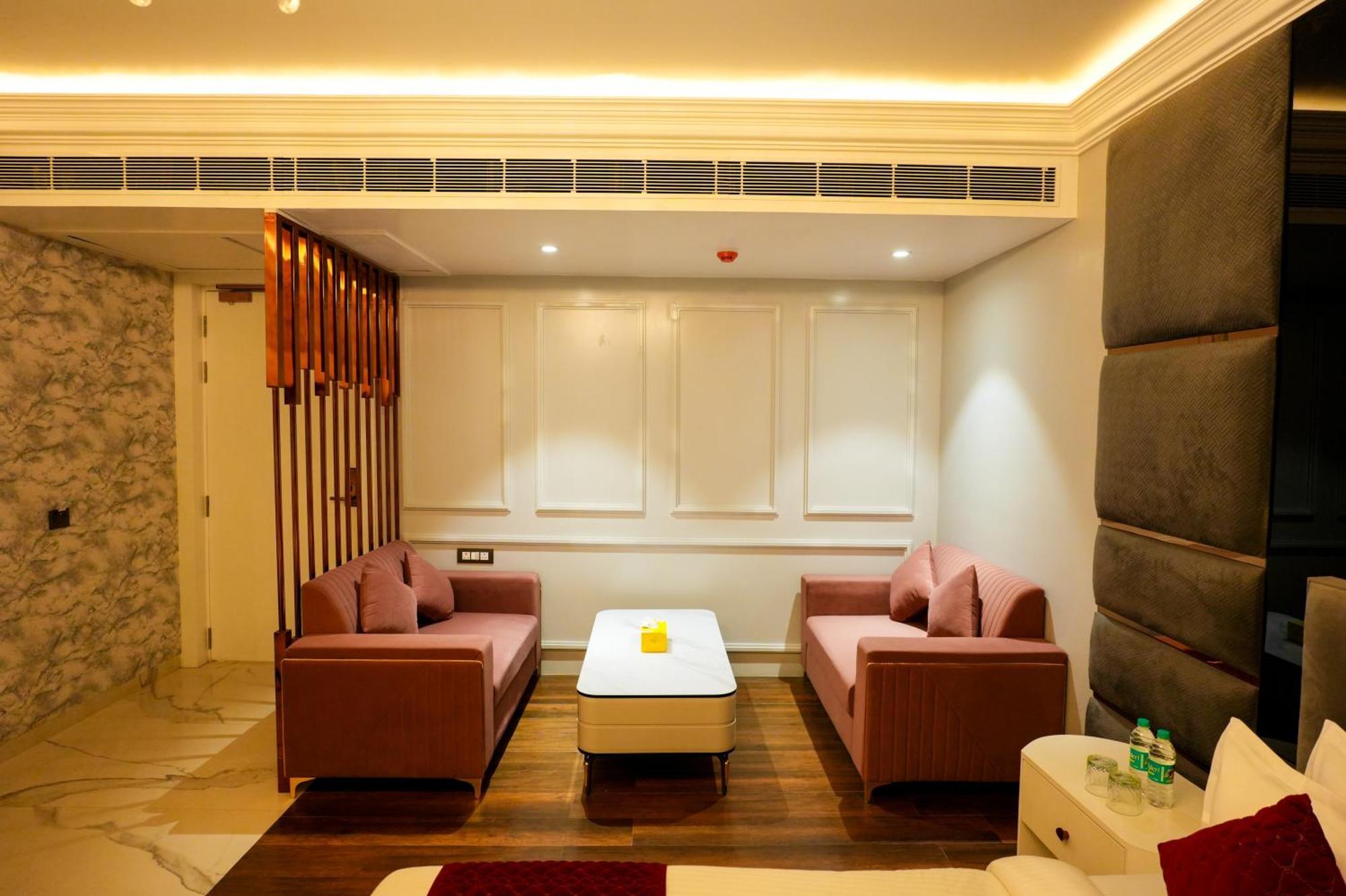 Hotel Adsan Heights Gajraula エクステリア 写真